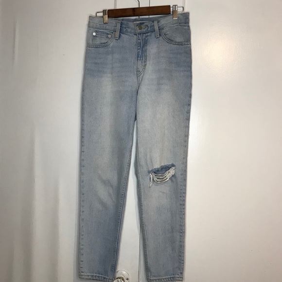 Levi’s Premium Mom Jeans Size 26 Light Wash - Picture 3 of 11